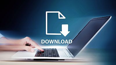 geöffneter Laptop mit Download-Zeichen